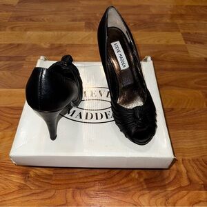 Steve Madden Peep Toe Pumps Black Business Style Leilana Leather Women’s 6 + Box